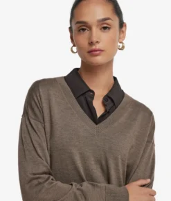 Maglia con scollo a V e spacchi in Cashmere Ultrafine
