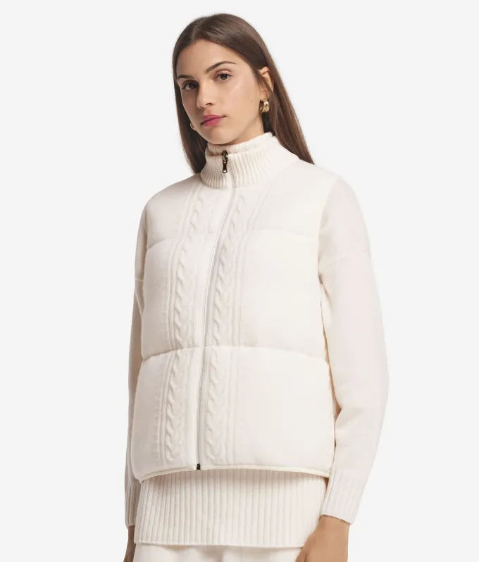 Piumino smanicato reversibile con trecce in cashmere
