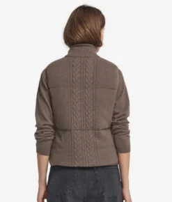 Piumino smanicato reversibile con trecce in cashmere